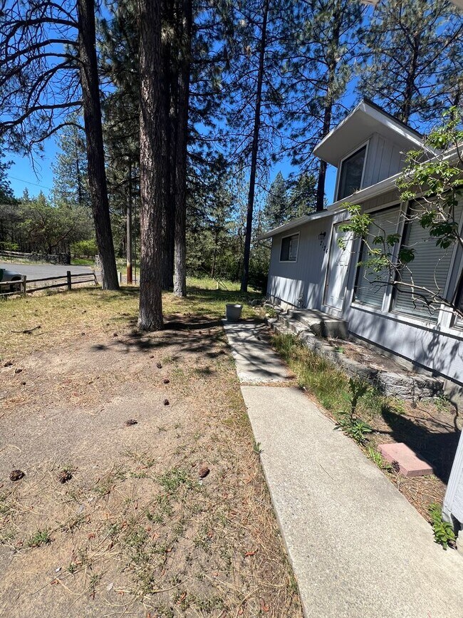 Foto del edificio - 2122-2124 W Regina Ave