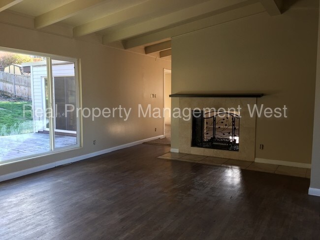 Foto del edificio - 1981 S Broadmoor St