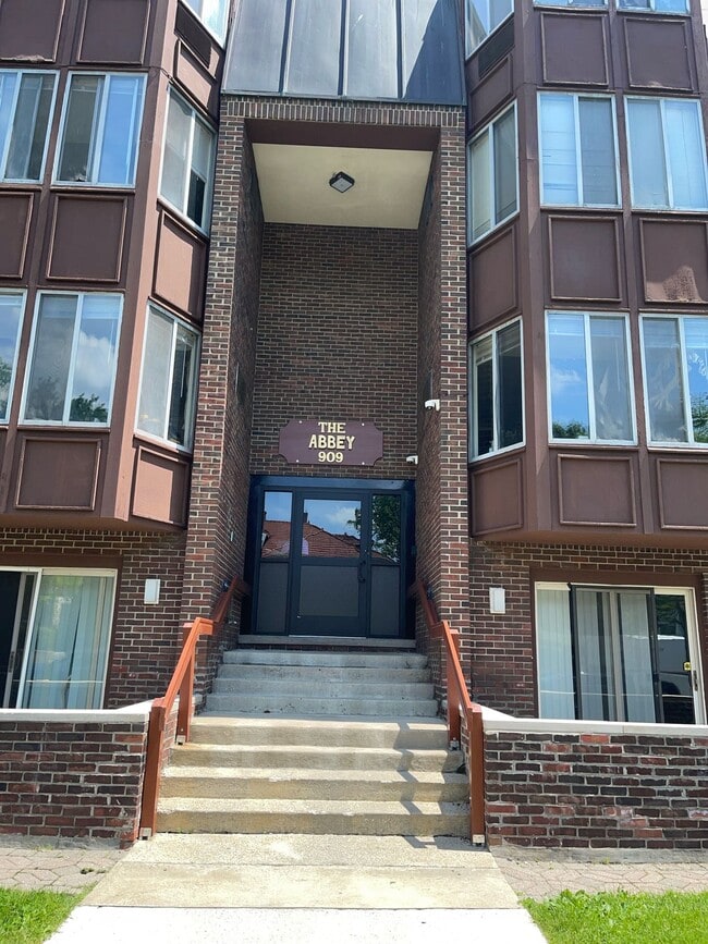 Building Photo - Abbey