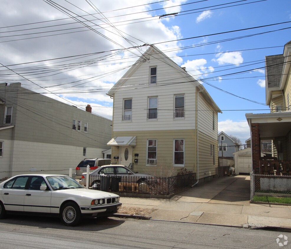 Foto principal - 10152 98th St