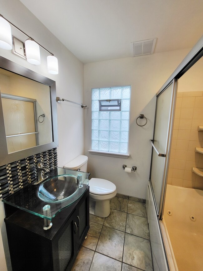 Foto del edificio - 3401 N 86th St