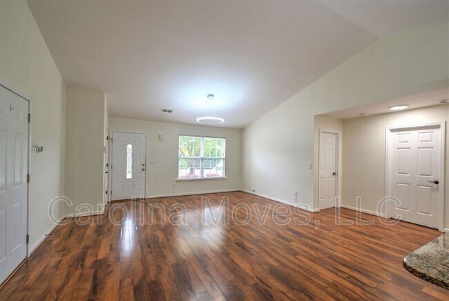 Foto del edificio - 406 Crescentwood Ct