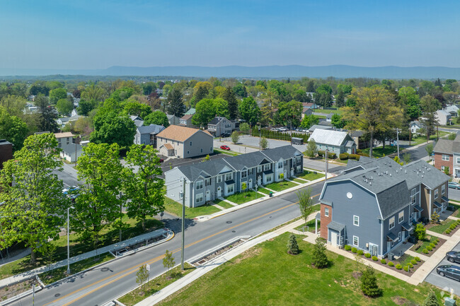Building Photo - Marie Manor