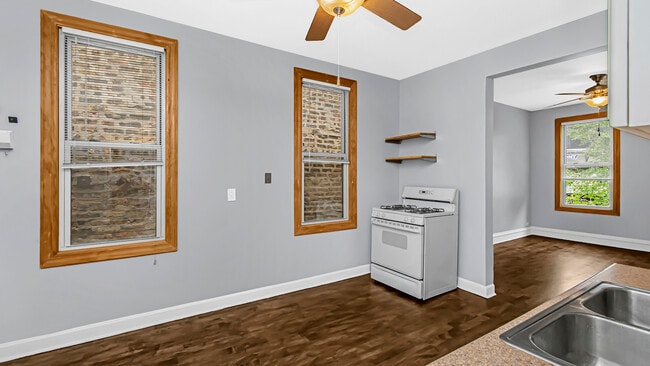 Kitchen - 1472 W Webster Ave