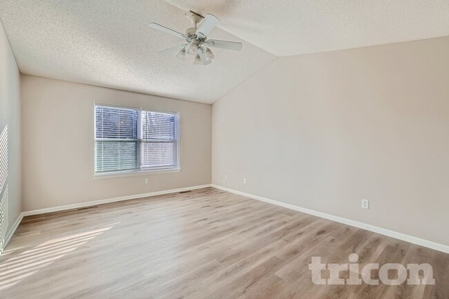 Foto del edificio - 16476 Jarrett Cir