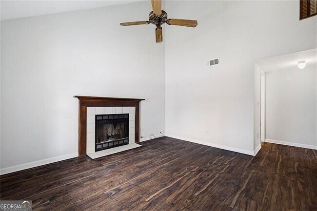 Foto del edificio - 1055 Autumn Crest Ct