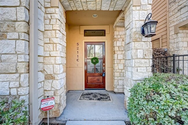 Building Photo - 5211 Eigel St
