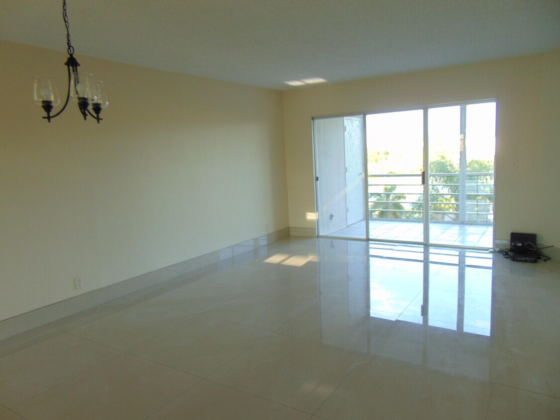 3590 Via Poinciana Unit 510, Lake Worth, FL 33467 Condo for Rent in