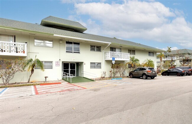 Foto del edificio - 4200 NW 3rd Ct