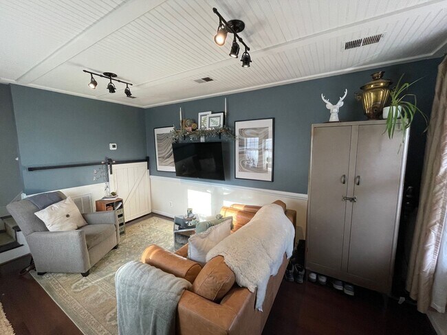 Foto del edificio - Beautifully Maintained Townhome in Downtow...