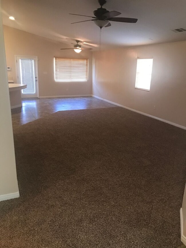 Building Photo - 4 bedroom, 2 bathroom home located near Stine Rd/ McKee Rd.