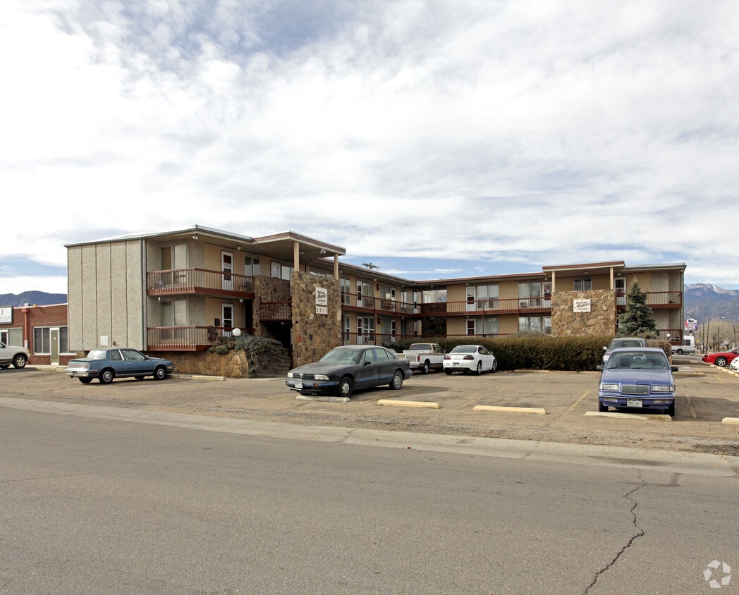 Primary Photo - Boulder Manor Apartments