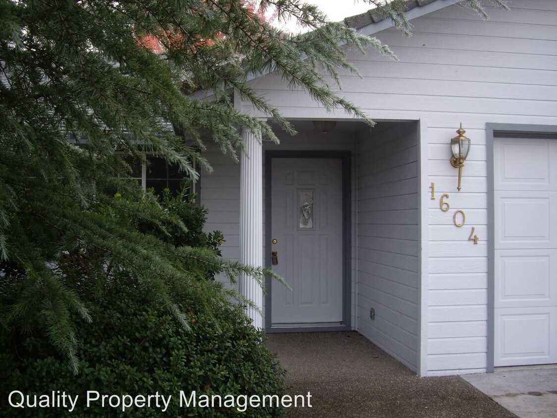 Primary Photo - 1602-1604 Hollyhock Dr