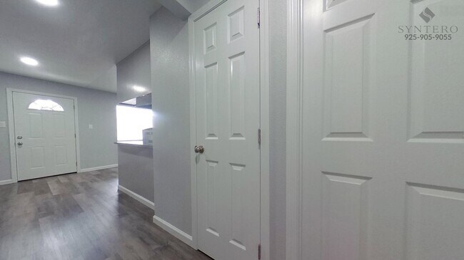 Building Photo - Coming Soon! 2bdrm 1 Bath Apartment off Cl...