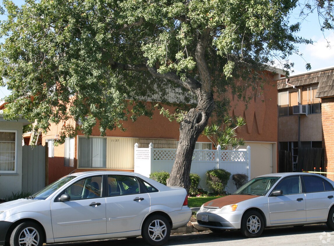 Building Photo - 1137 Bennett Ave