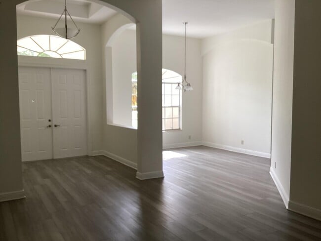 Building Photo - 17119 Alexander Run