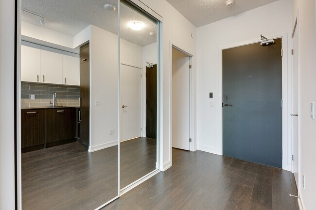 Building Photo - 125 Redpath Ave