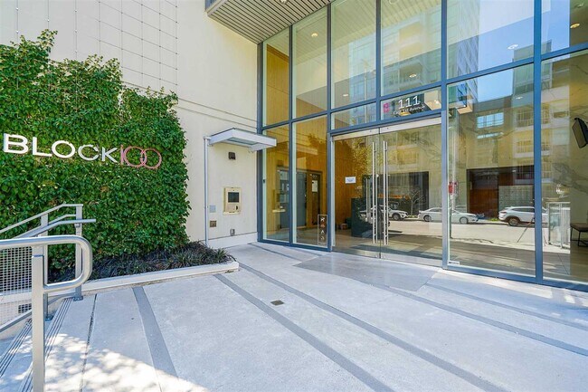 Photo du bâtiment - 111 E 1st Ave