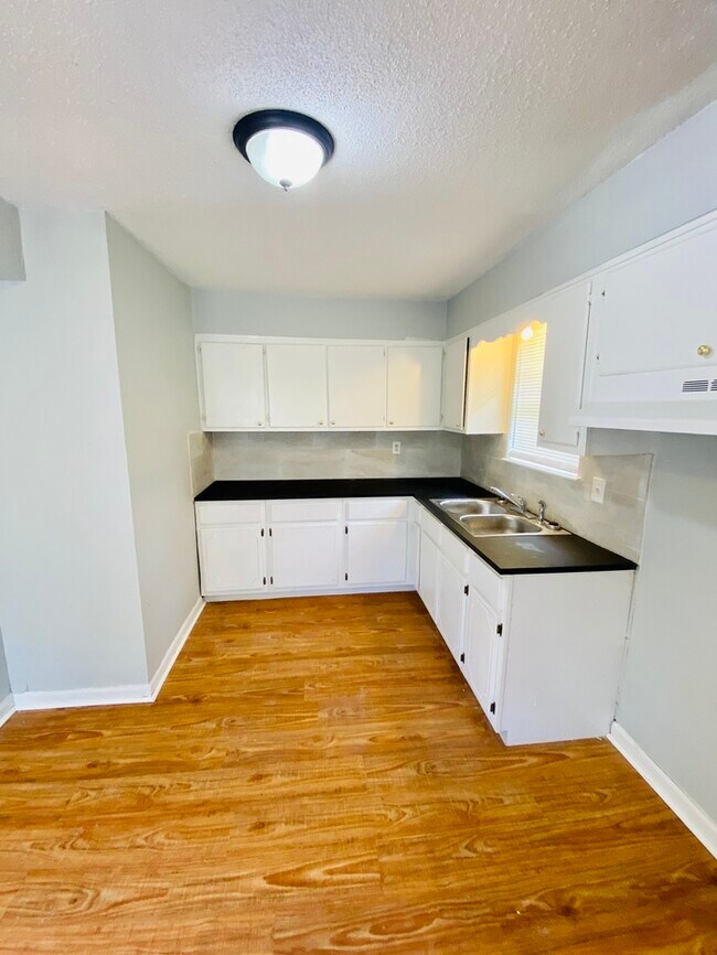 Foto del edificio - Awesome Family Home For Rent!