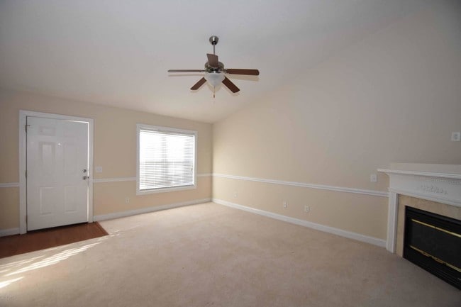 Building Photo - 2564 Saddleback Dr