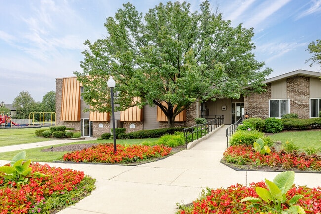 Building Photo - The Arbors of Glen Ellyn