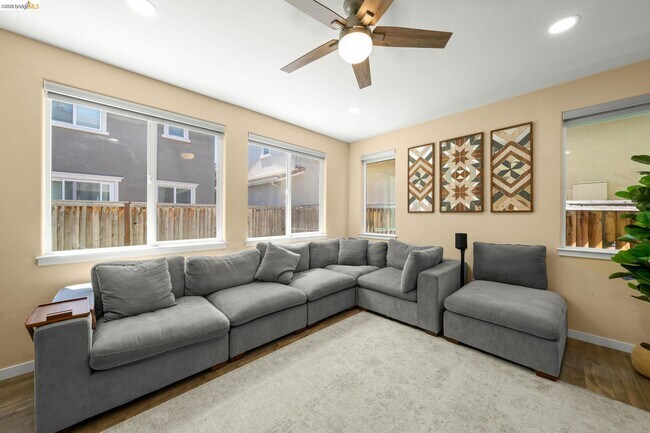 Foto del edificio - 339 Emory Ct
