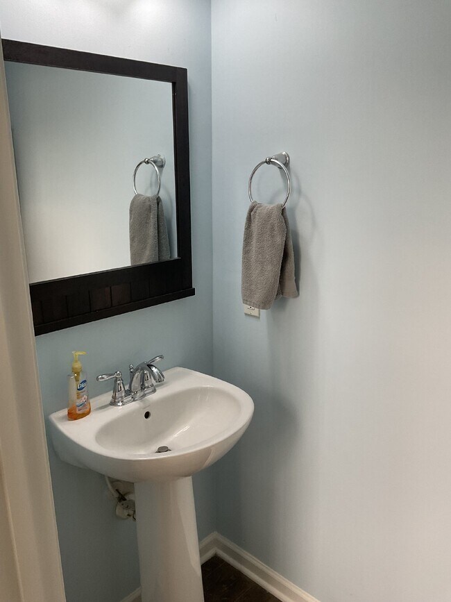 Foto del edificio - Available July 15th!!  Charming 3 Bed, 2.5...