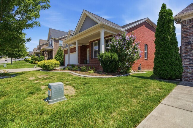 Foto del edificio - 5036 Winslow Dr