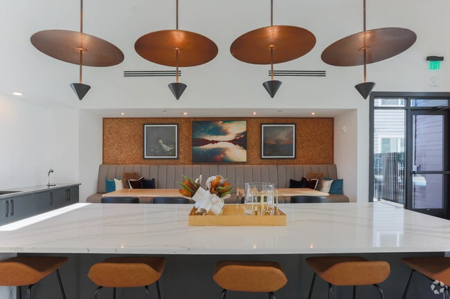 Clubhouse - Tailor O4W