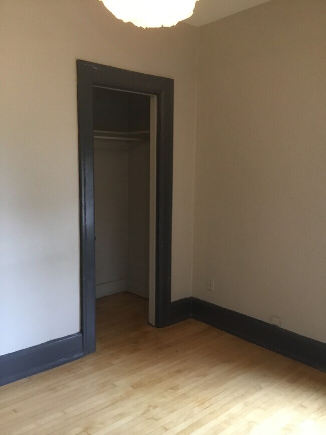 Foto del edificio - 2424 N Teutonia Ave