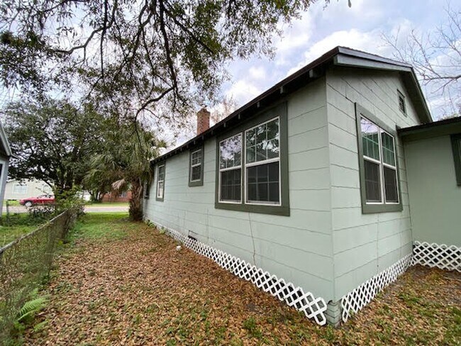 Foto del edificio - Beautiful 2/1 in the Springfield Area for ...