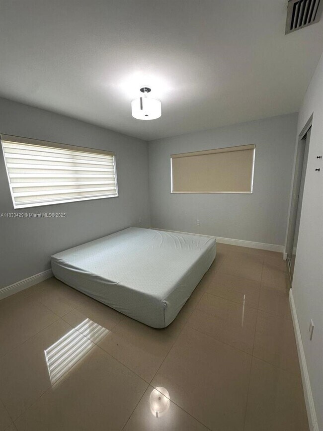 Foto del edificio - 1430 NW 183rd St
