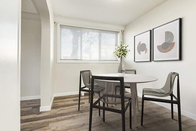 Building Photo - Brittany Apartments