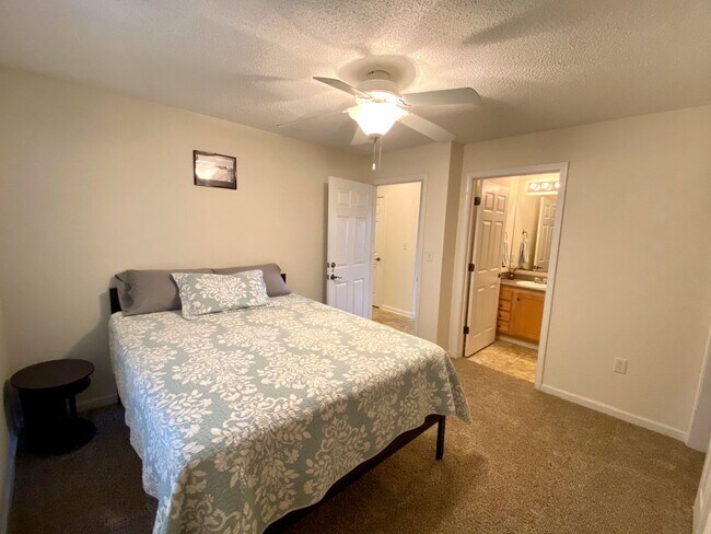 Foto del edificio - 1012 Harts Cove Way