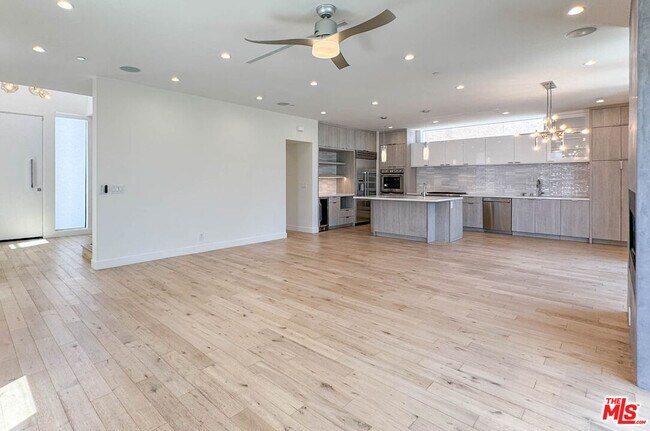 Foto del edificio - 1028 Mansfield Ave