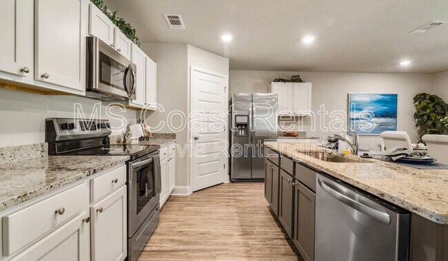 Building Photo - 6594 Eastland Cir