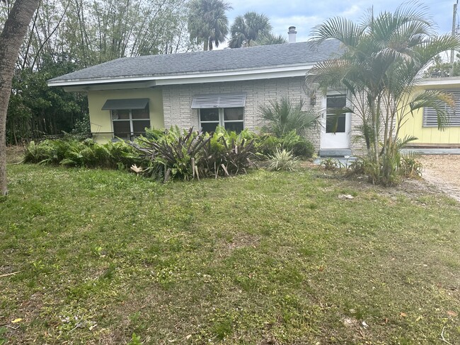 Photo - 257 SE Four Winds Dr House
