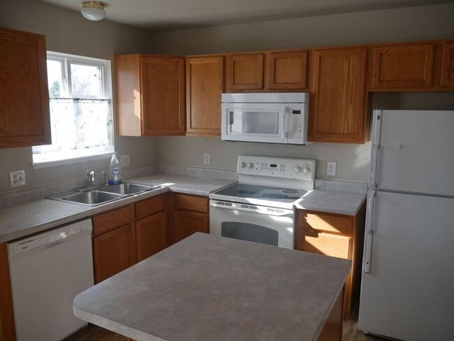 Building Photo - 2063 Fairweather Way