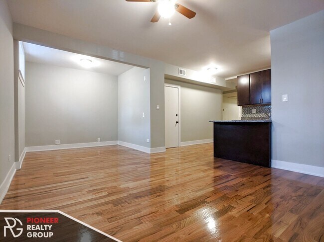 Foto del edificio - 627 W Oakdale Ave