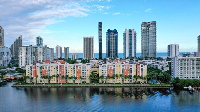 Foto del edificio - 17100 N Bay Rd