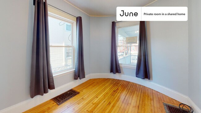 Building Photo - Private bedroom in 6 bed/1.5 bath Home