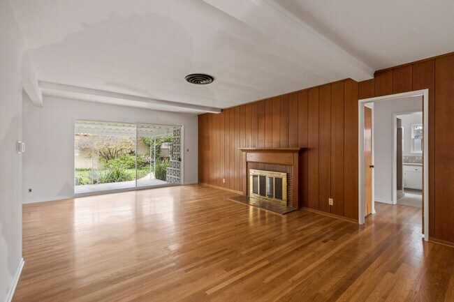 Foto del edificio - Charming 3 bd Home in Van Nuys
