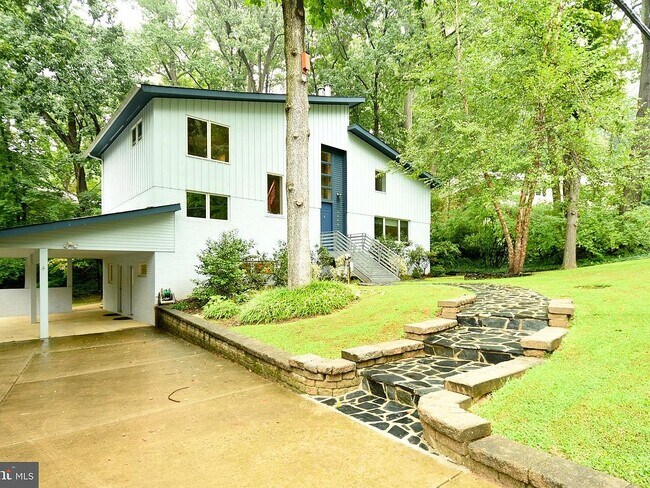 Foto del edificio - 3709 Whispering Ln