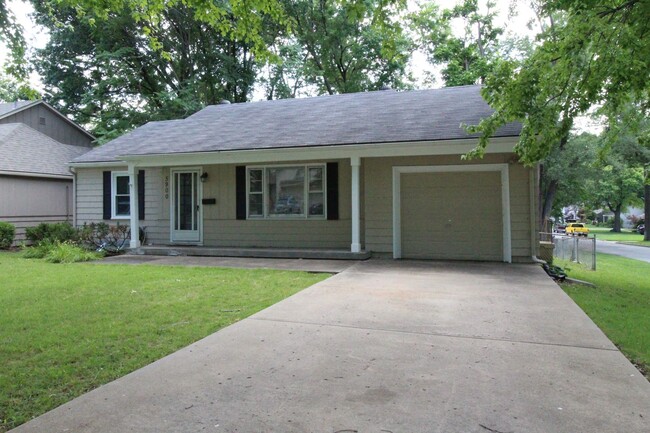 Building Photo - Spacious 3 Bedroom 2 Bath House in Fairway