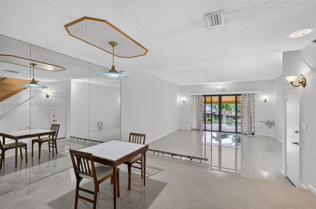 Foto del edificio - 1626 NE 105th St