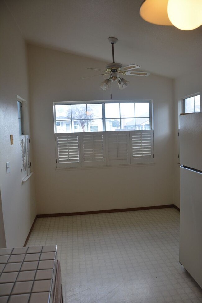Building Photo - Oakley 3/2 - Located on a quiet court