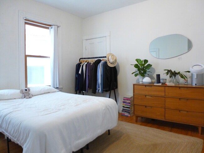 Building Photo - 104 Calumet St