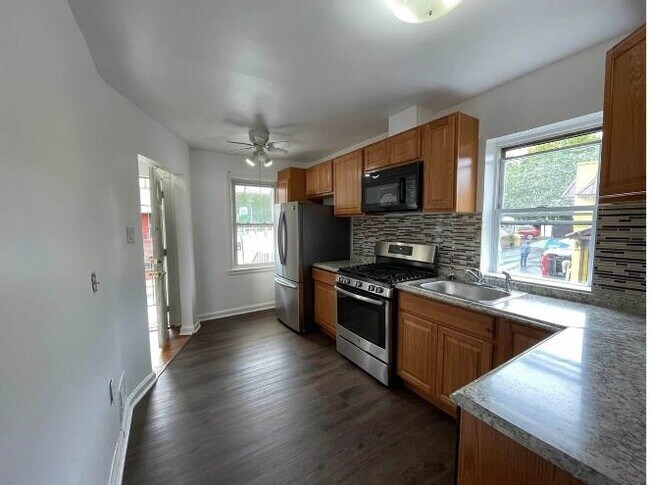 Building Photo - 156 Hillcrest Pl