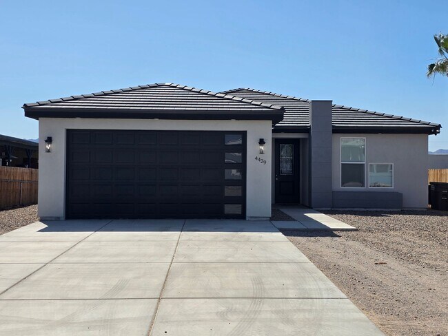 Foto del edificio - Beautiful new build-Never been lived in with pull through 3 car garage in Fort Mohave AZ