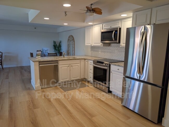 Building Photo - 7430 Sunshine Skyway Ln S